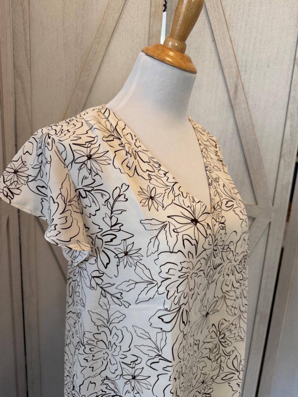 Ann Taylor Cream Blouse with Black Floral Outline - Picture 8 of 10